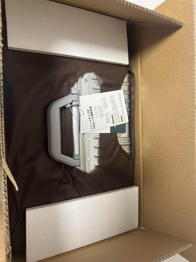 新品✨90L スーツケース シルバー キャリーケース 大容量 大型 TSAロック