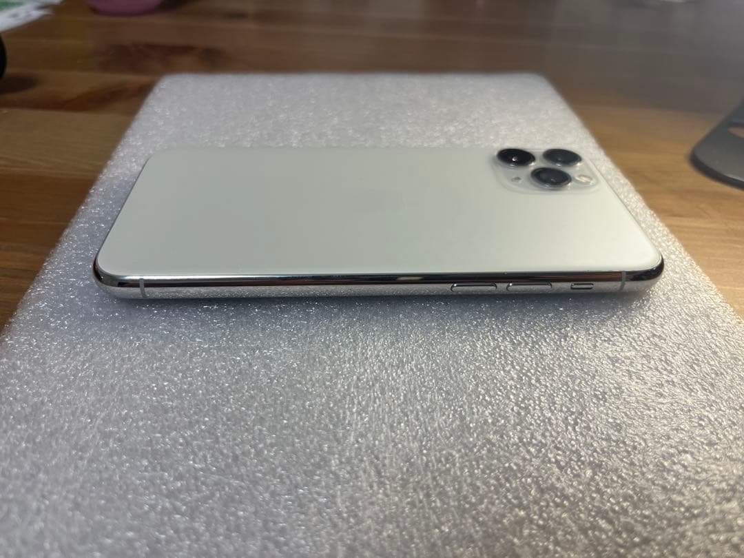 Apple iPhone 11 Pro シルバー 本体　バッテリー82%