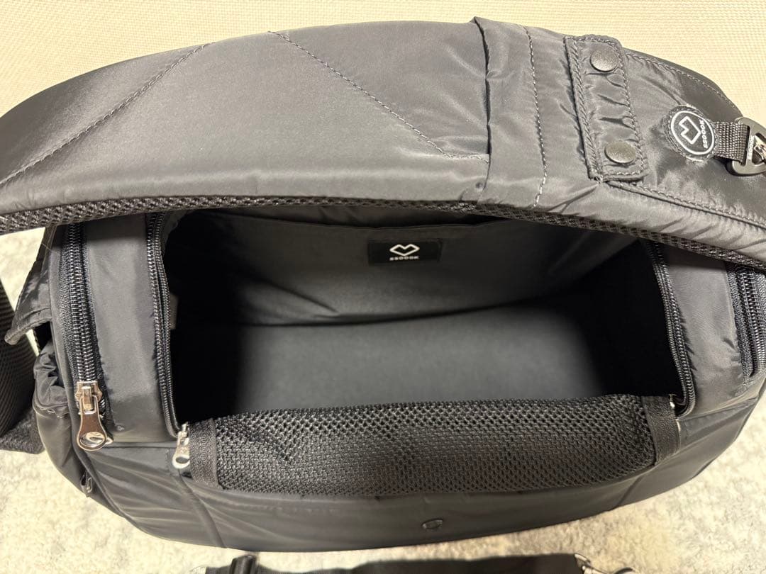 SSOOOK スリングバッグ　ブラックS ハートキーリング付き