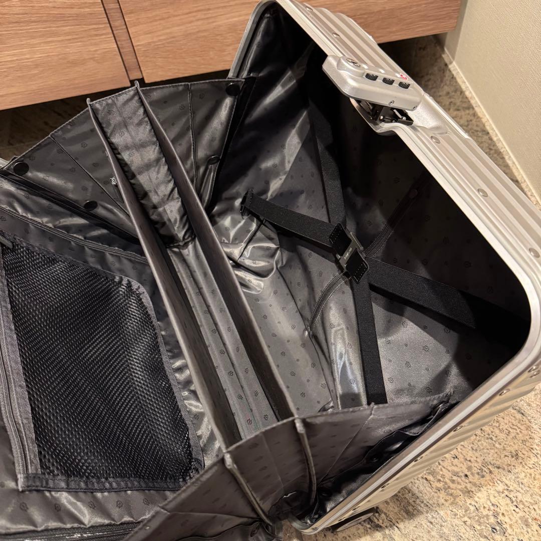 木製人のフリマ 【美品】生涯保証　リモワ　オリジナル　コンパクト