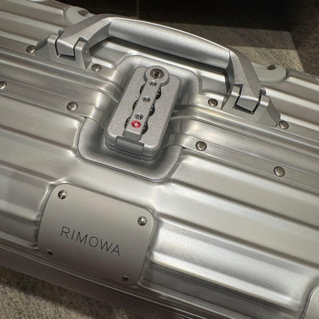木製人のフリマ 【美品】生涯保証　リモワ　オリジナル　コンパクト