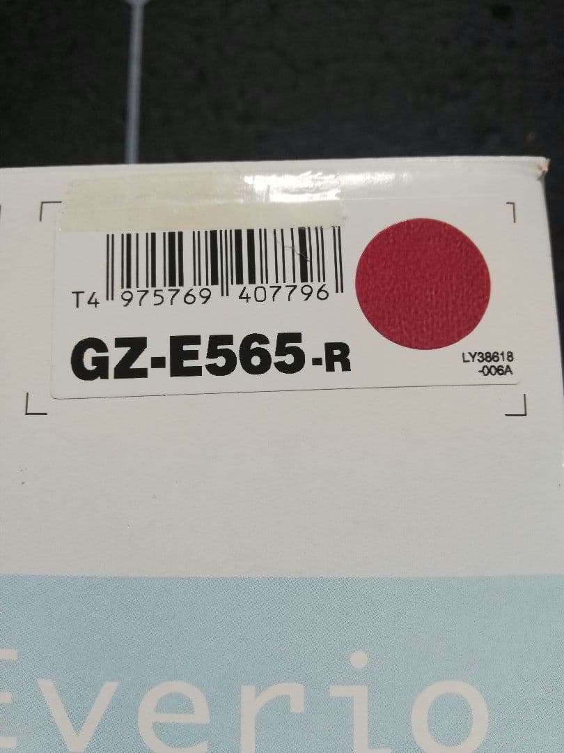 JVC Everio GZ-E565-R　未使用品