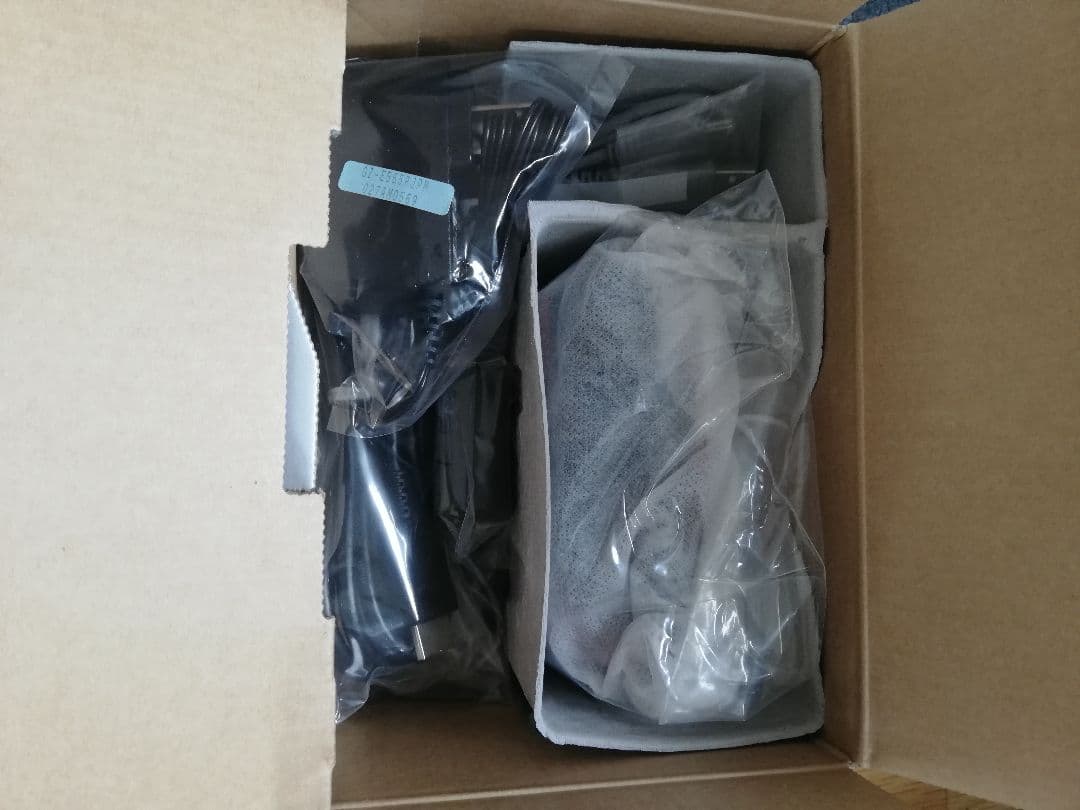 JVC Everio GZ-E565-R　未使用品