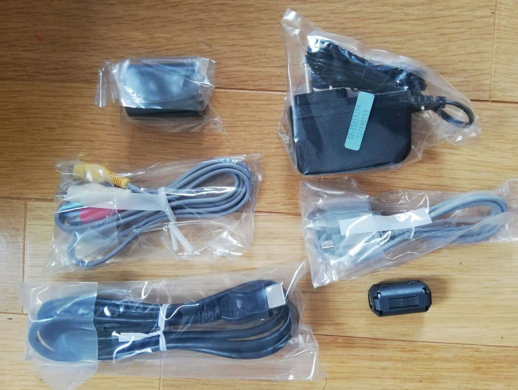 JVC Everio GZ-E565-R　未使用品