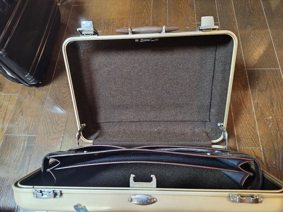 ゴールドアタッシュケース