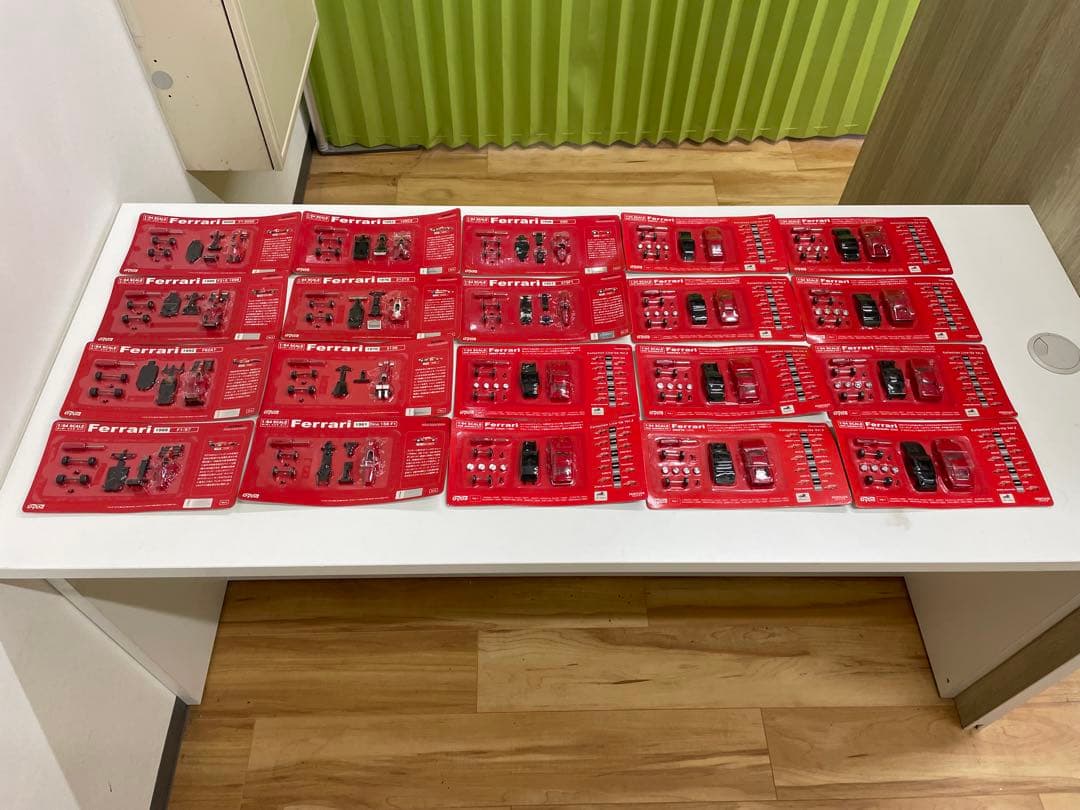 12694 ダイドー　フェラーリ　1：64 スケール　ミニカーキット　20セット