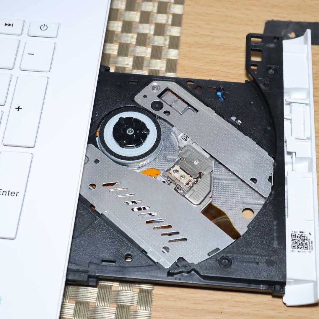 人気の白！Win11公式対応Corei7/メ12G/新品SSD/ブルーレイ/無線