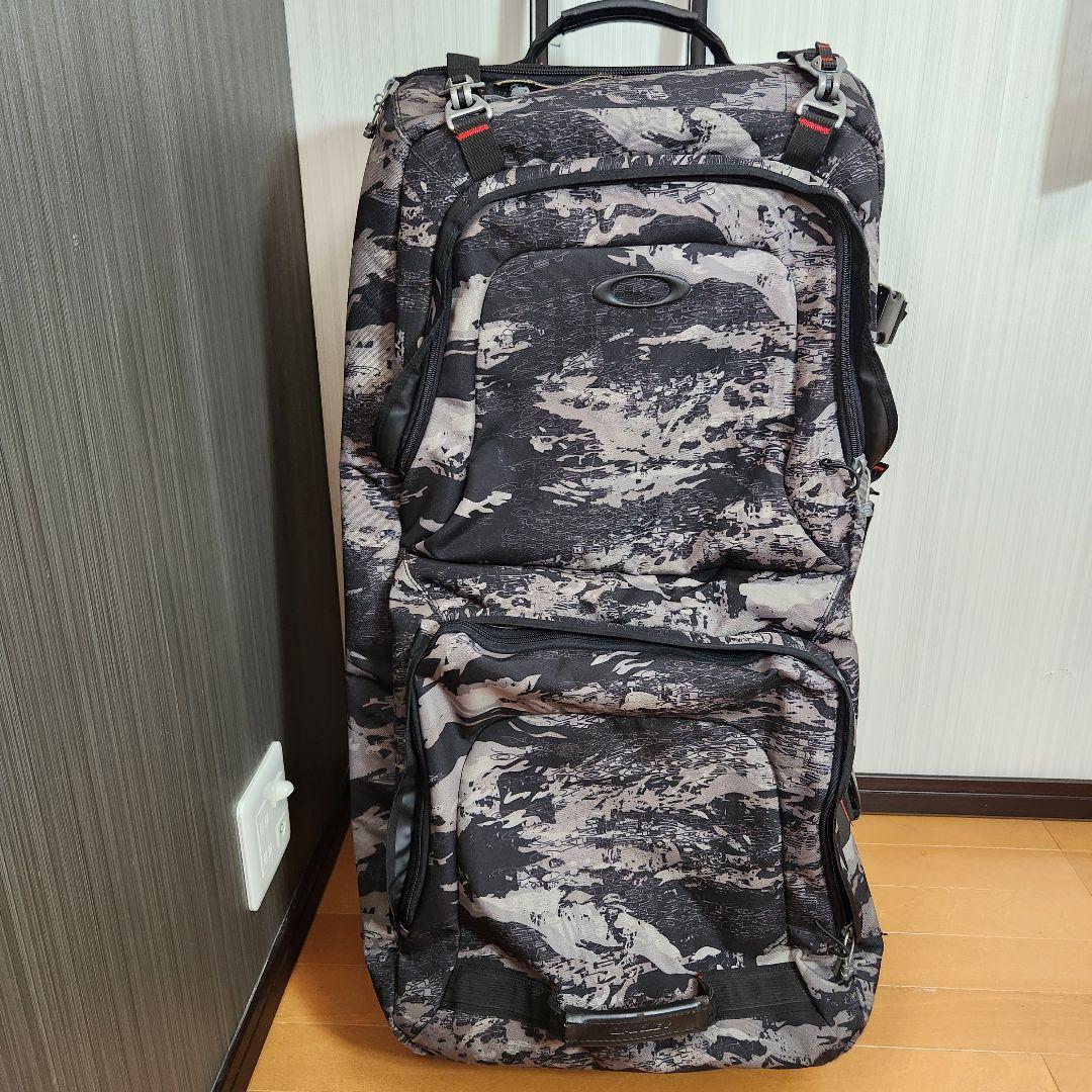 【のりぞ〜】 OAKLEY オークリー 大型 キャリーケース カモフラ