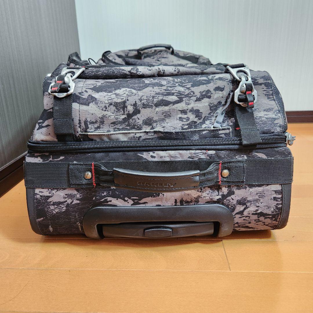 【のりぞ〜】 OAKLEY オークリー 大型 キャリーケース カモフラ