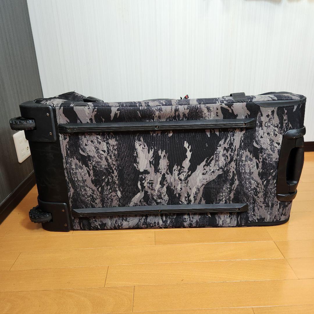 【のりぞ〜】 OAKLEY オークリー 大型 キャリーケース カモフラ