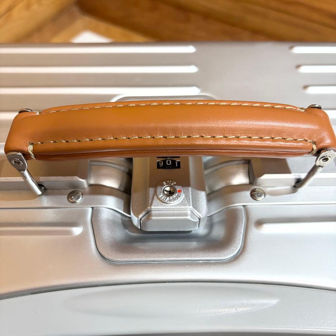 【美品】innovator アルミスーツケース スターリングシルバー 42L