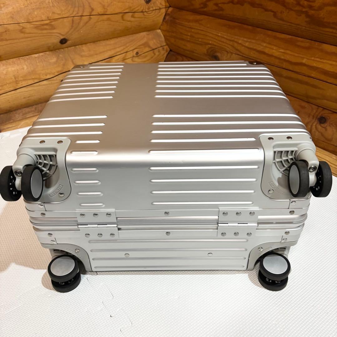 【美品】innovator アルミスーツケース スターリングシルバー 42L
