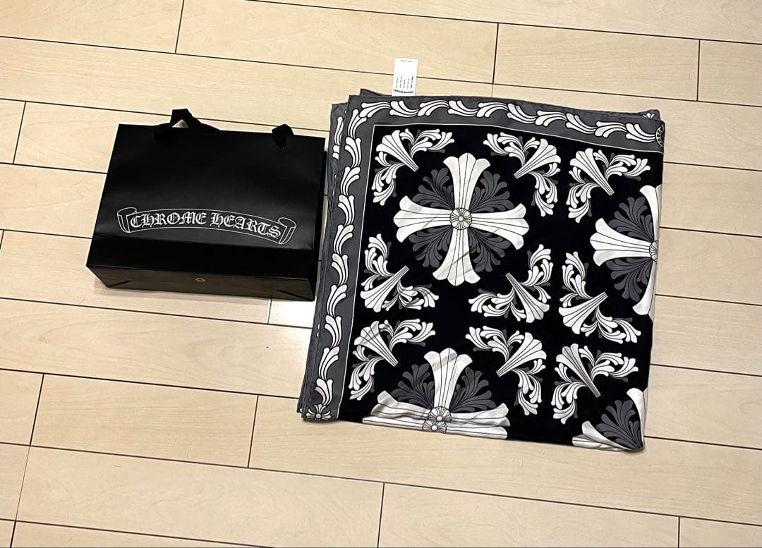 クロムハーツ　シルク　スカーフ　入手困難 【未使用近い】【最安値】【早い者勝ち】