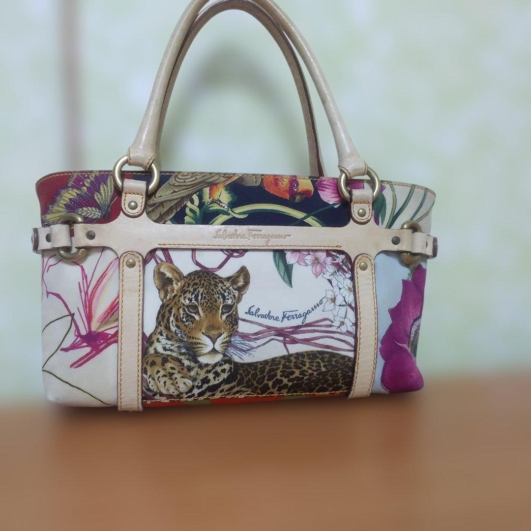 1*8様 Salvatore Ferragamo ハンドバッグ アニマル マルチ