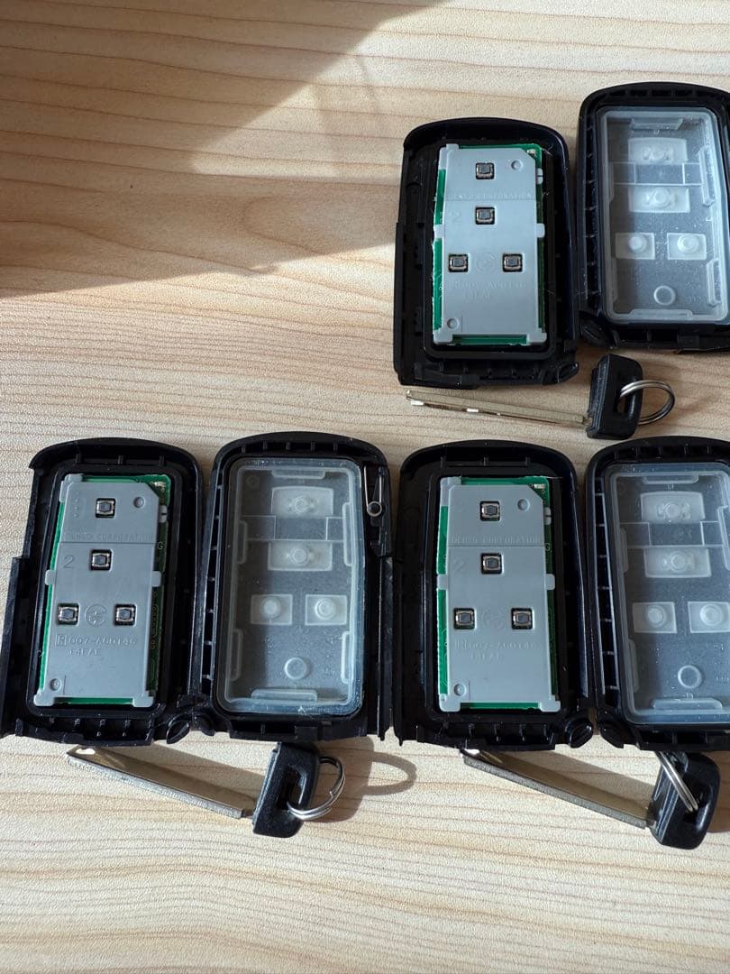 トヨタ純正 ヴォクシー スマートキー (4つボタン) 6個 送料込み