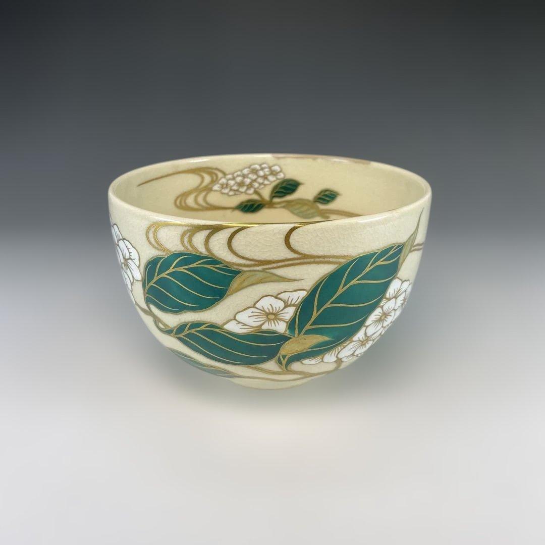 【茶道具】清閑寺窯　杉田祥平造　色絵紫陽花画茶碗（共箱）★直し有★