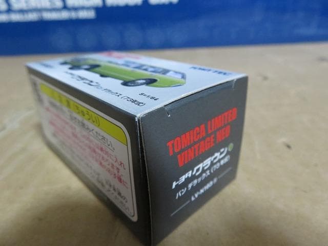 トミカリミテッドヴィンテージNEO クラウン カスタム バン デラックス