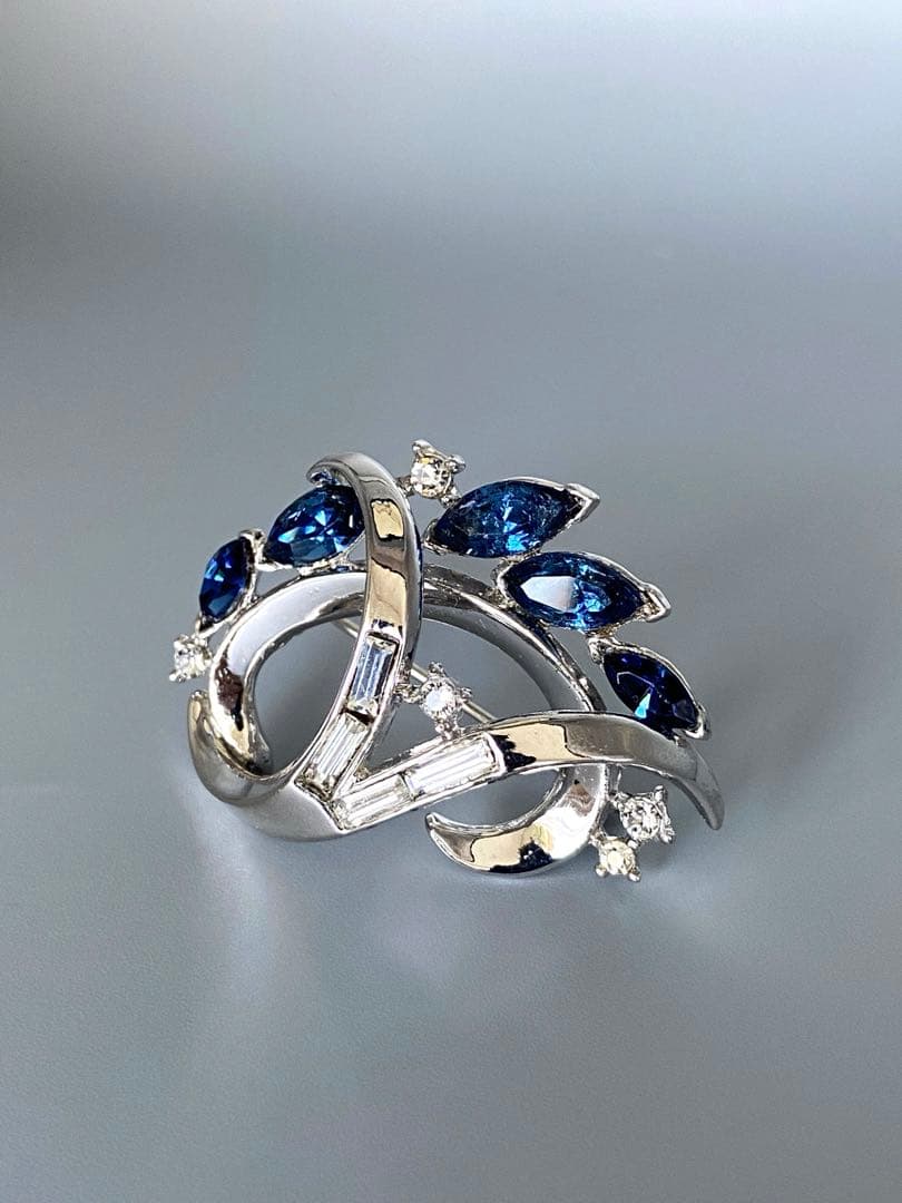 lotuscloud 2524⭐️TRIFARI トリファリヴィンテージブローチ