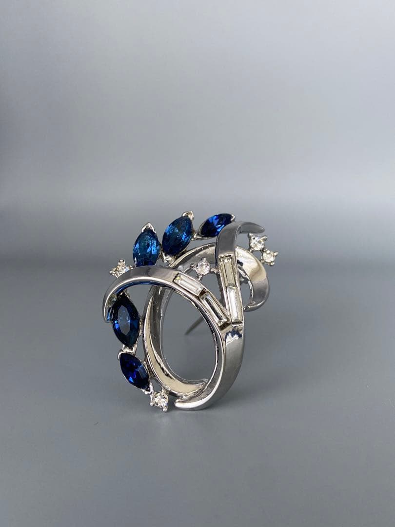 lotuscloud 2524⭐️TRIFARI トリファリヴィンテージブローチ