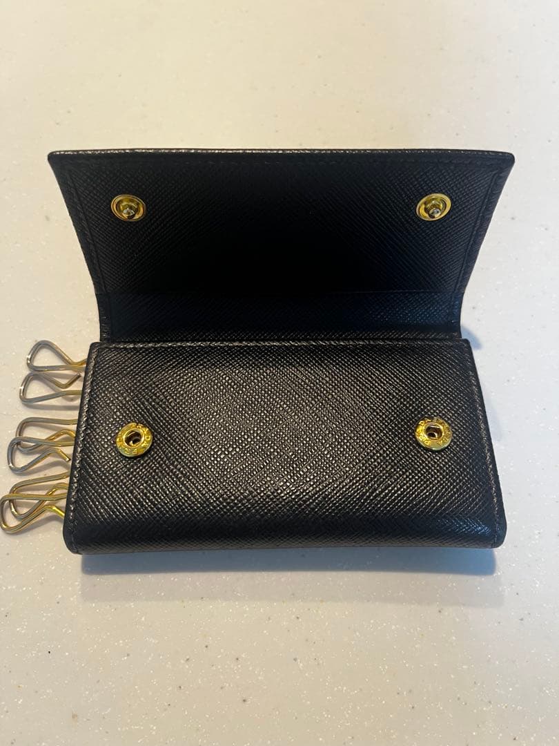 PRADA ブラック キーケース サフィアーノレザー