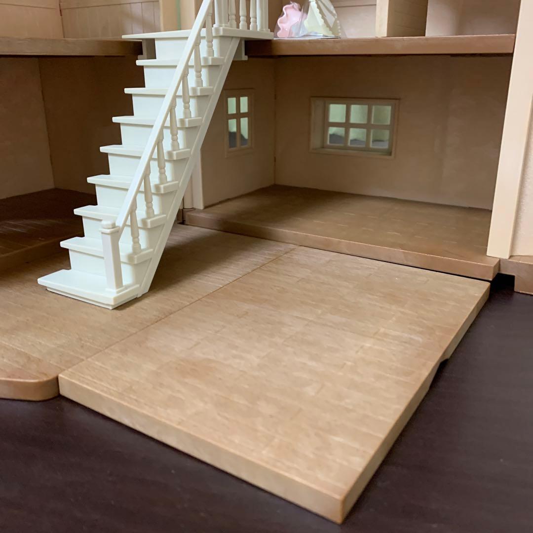 廃盤　シルバニアファミリー　あかりの灯る家　お家➕人形➕小物色々をまとめて！