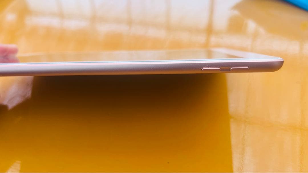 Apple iPad 9.7インチ　32GB Wi-Fi ゴールド