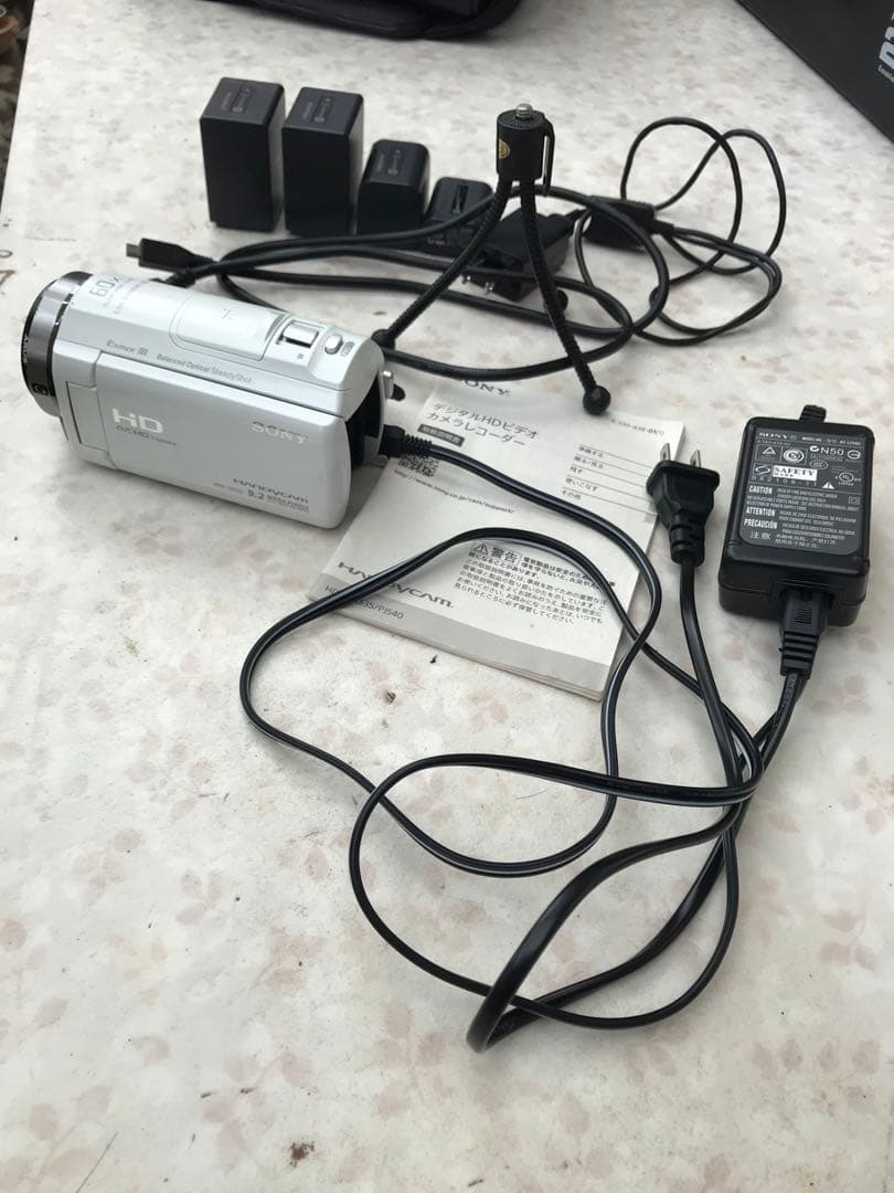 ソニーハンディカムHDR-CX535ホワイト付属品勢揃い