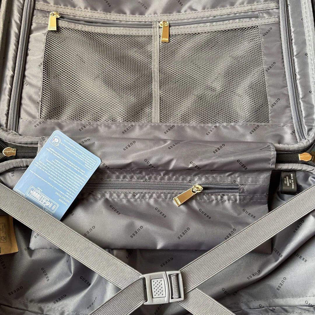 C*g様 新品 GUESS キャリーケース 黒 ロゴ柄 24時間以内発送！