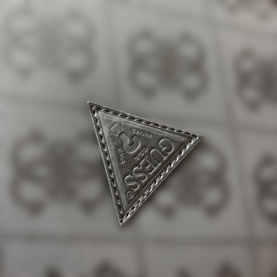 C*g様 新品 GUESS キャリーケース 黒 ロゴ柄 24時間以内発送！