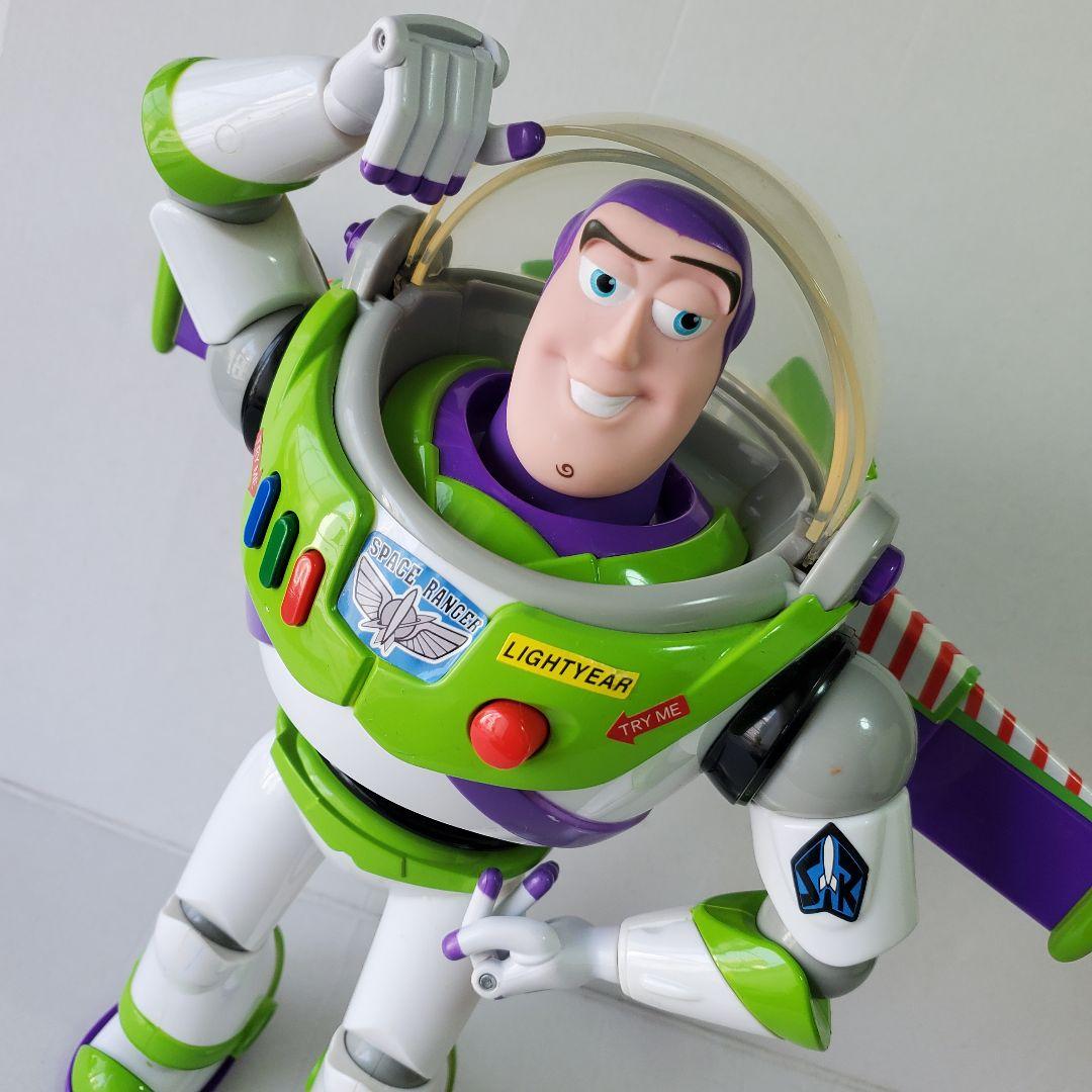 トイ・ストーリー リアルサイズトーキングフィギュア　バズ・ライトイヤー 人形