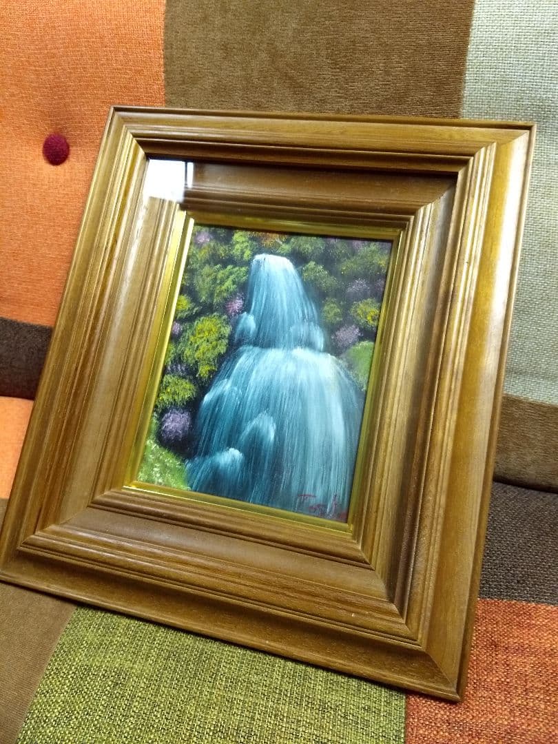 綺麗な滝の油絵 サイン入り  F0サイズ