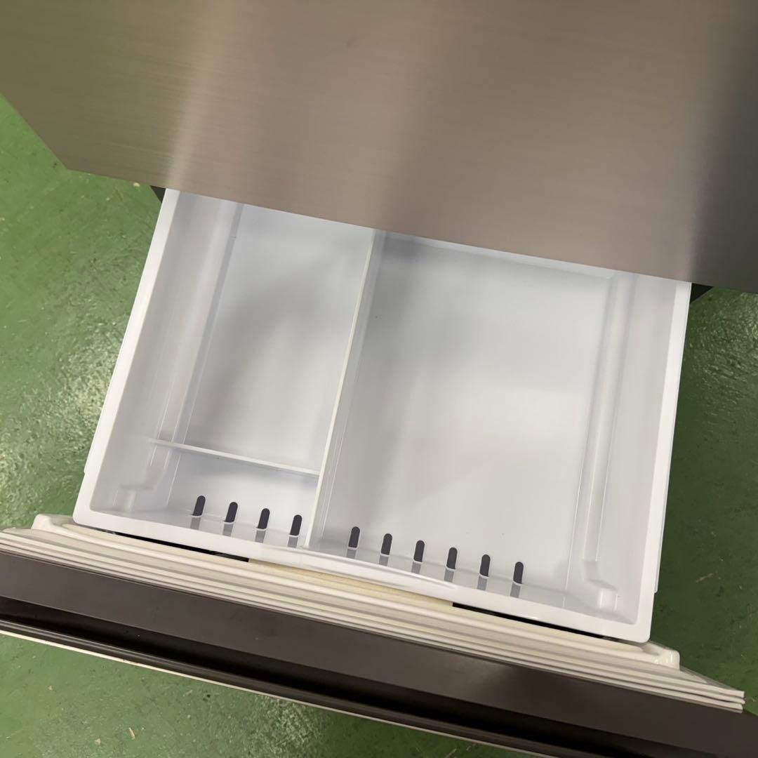 163 日立　大型冷蔵庫　300L強　小型　家庭用　右開き　3ドア　自動製氷