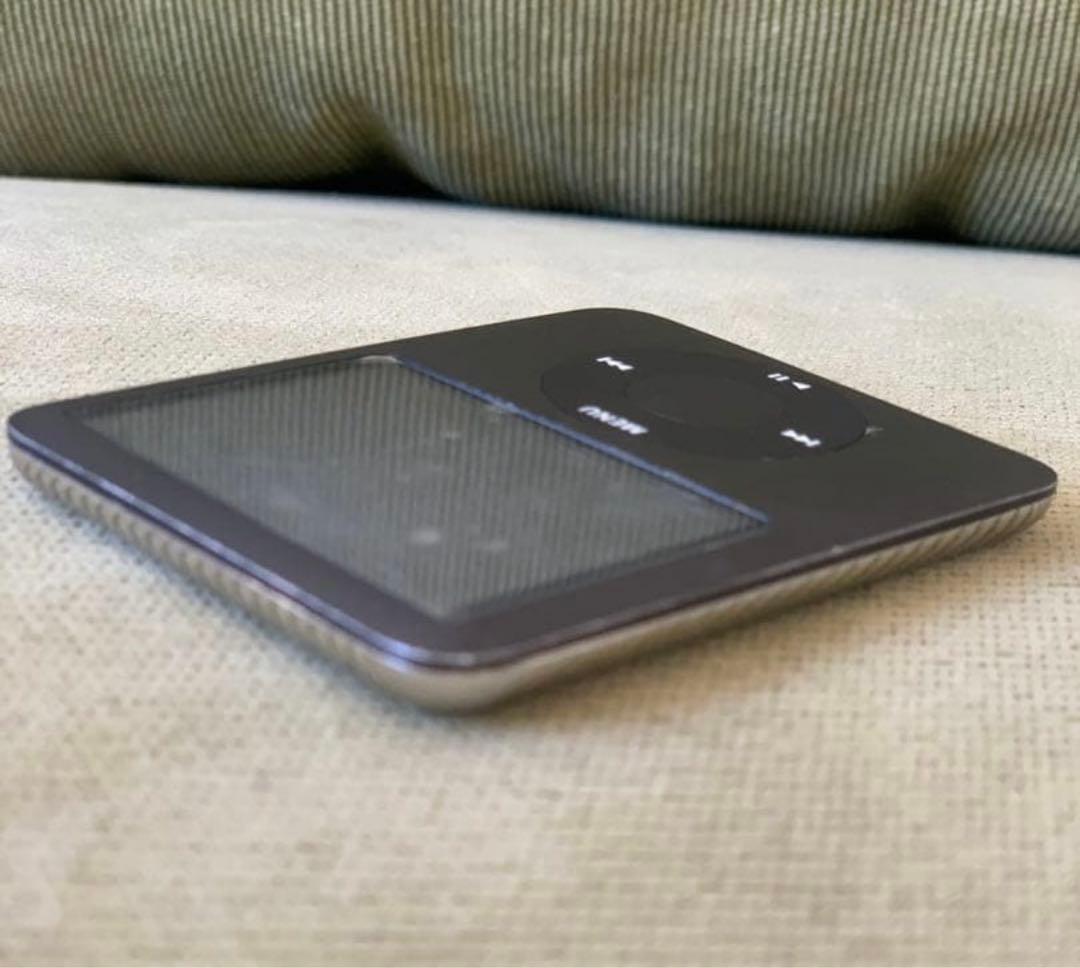 iPod classic4GB シルバー A1236 ケース付属/8GB第3世代