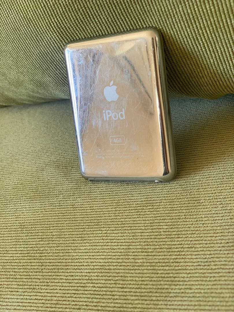 iPod classic4GB シルバー A1236 ケース付属/8GB第3世代
