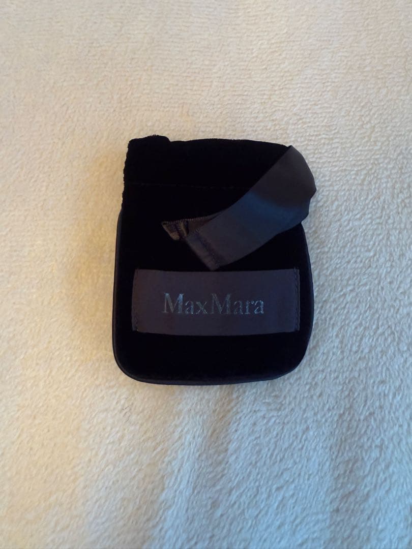 マックマーラ　クリスタルブローチ