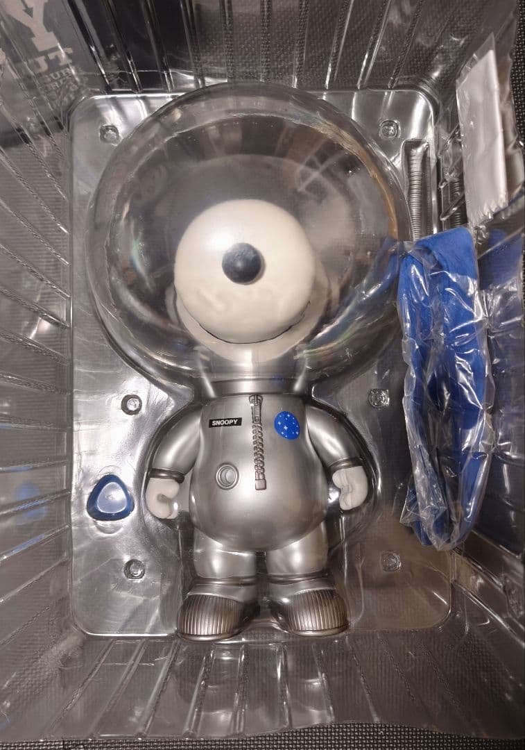 150体限定品　SNOOPY atomosフィギュア