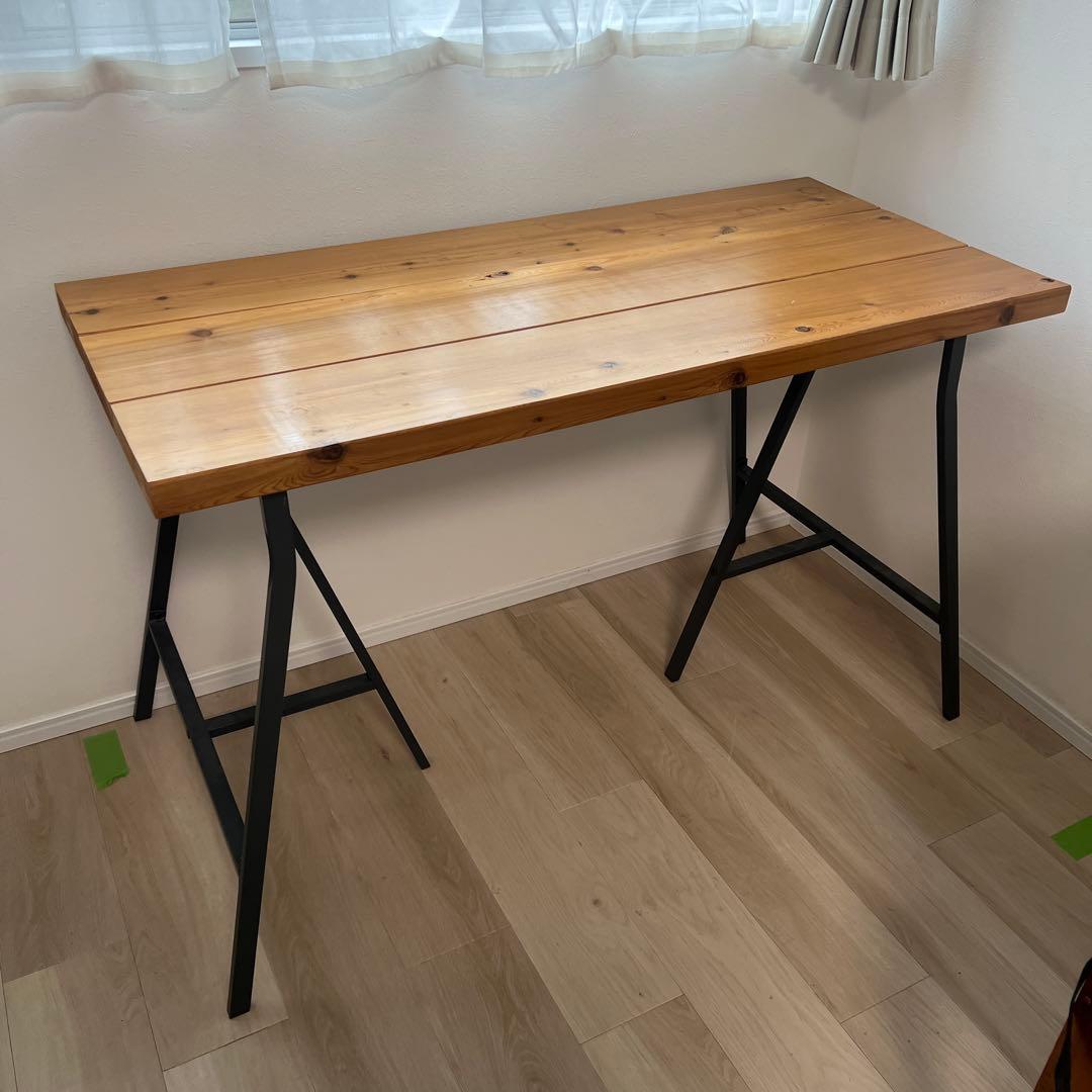 ナチュラルウッドの木製デスク