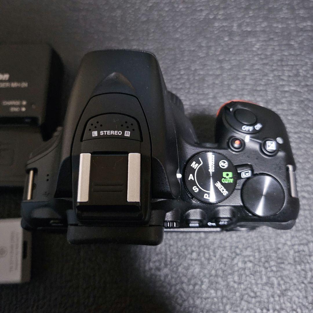 美品　Nikon　d5600　ボディ　ショット数約2600回