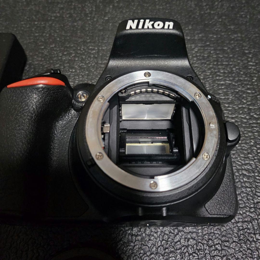 美品　Nikon　d5600　ボディ　ショット数約2600回