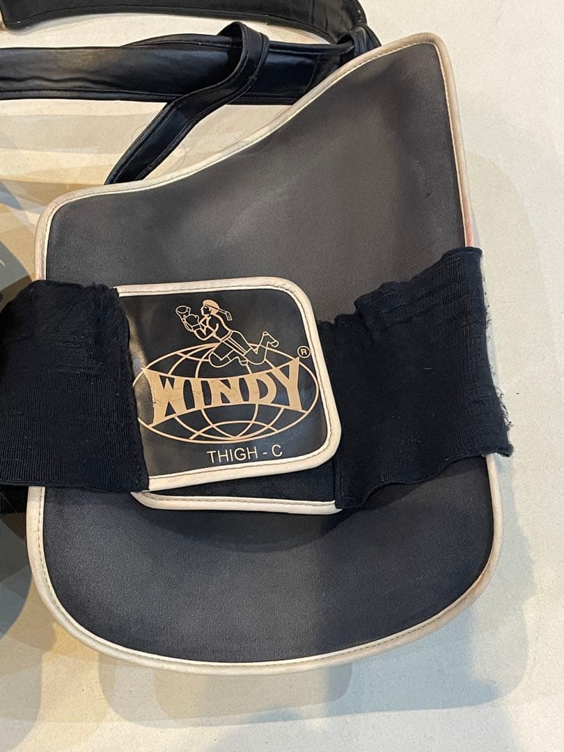 【レア】 WINDY ローキックミット 黒　2022年購入　クラシックタイプ