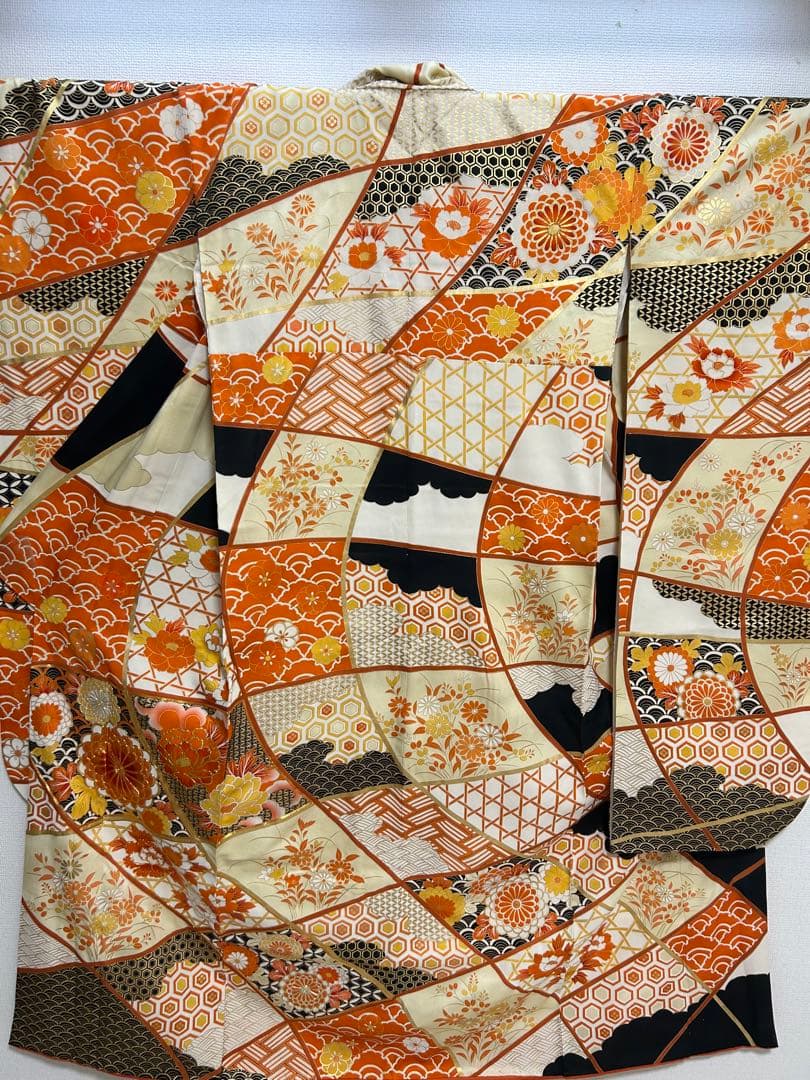 豪華振袖４点セット！！　本金　刺繍　花柄　１９８