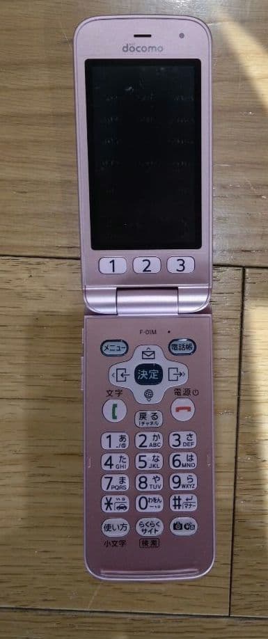 docomo らくらくホン F-01M ピンク 充電器＆卓上ホルダ付き