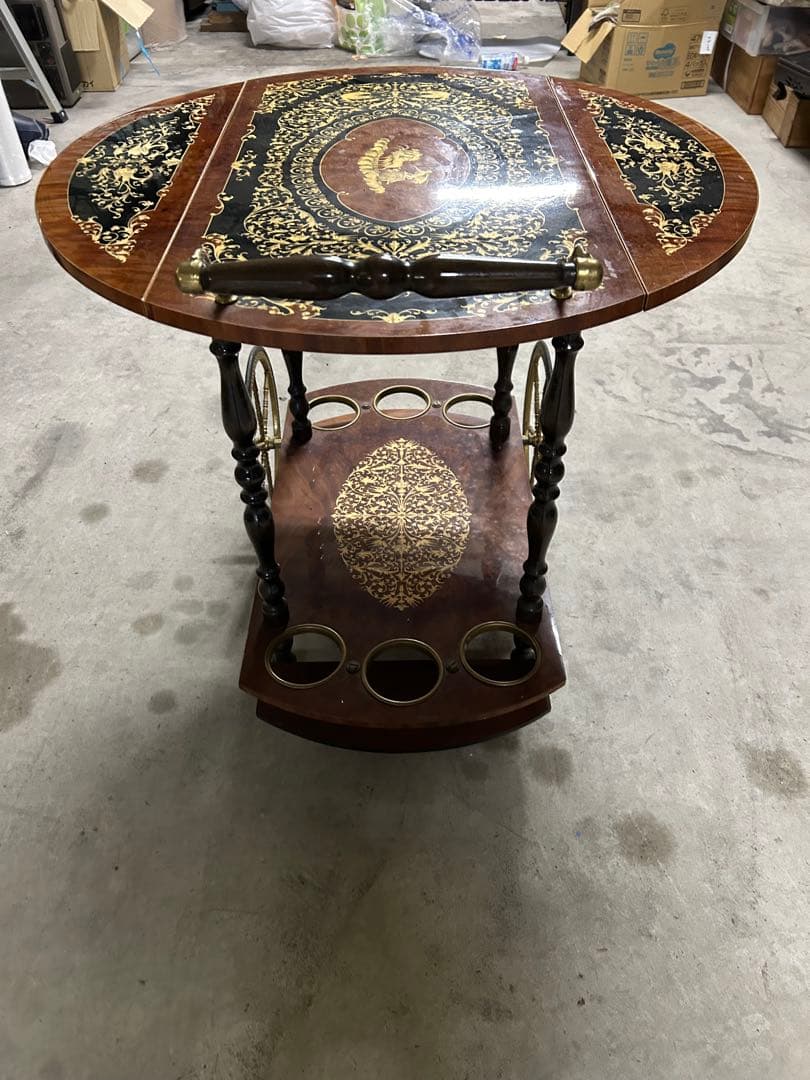 装飾的な木製サービングカート