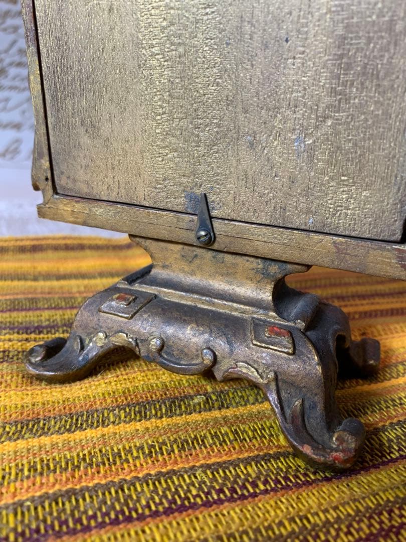 フランス製　アンティーク　レアな細かい細工の木製額立て！扉が開いて素敵です！