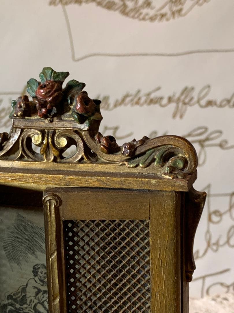 フランス製　アンティーク　レアな細かい細工の木製額立て！扉が開いて素敵です！