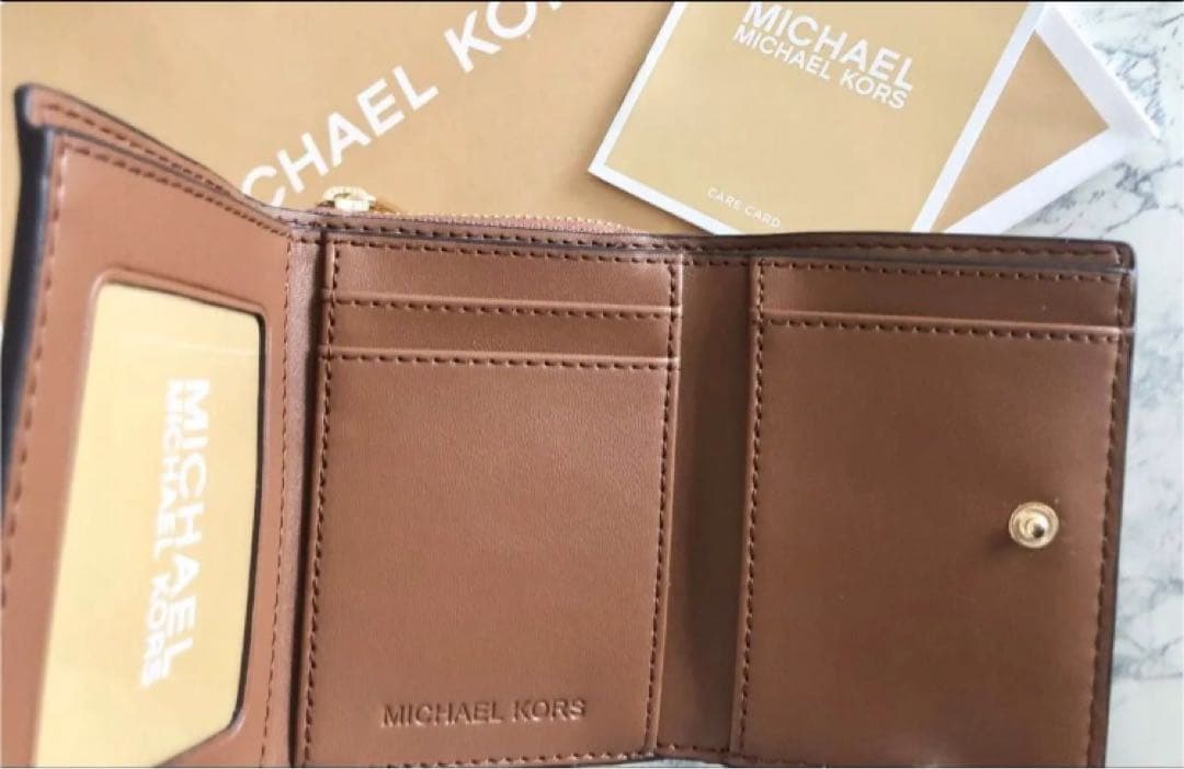 豆_様【新品】マイケルコース MICHAEL KORS 三つ折り財布 ❣️バニラ❣️