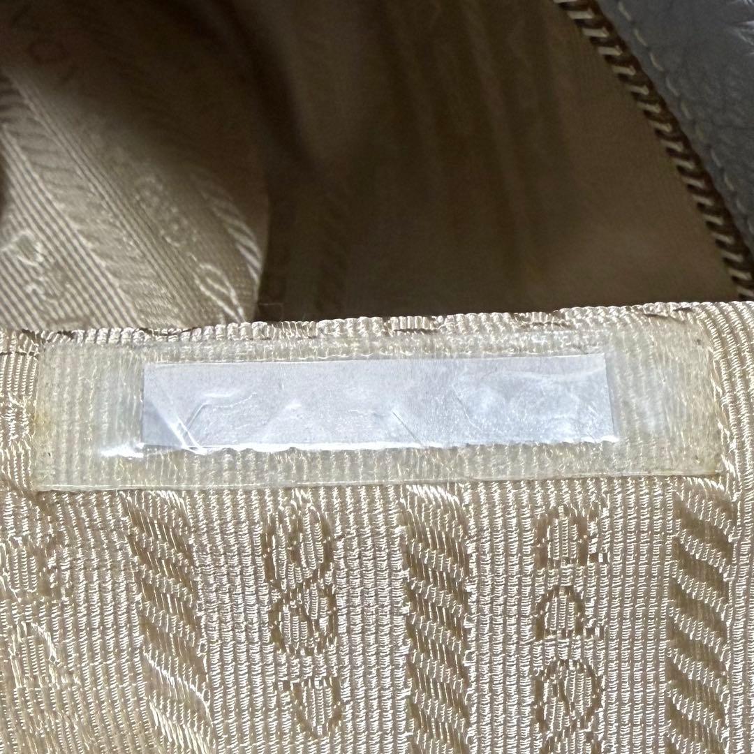 PRADA ライトブルー レザーハンドバッグ