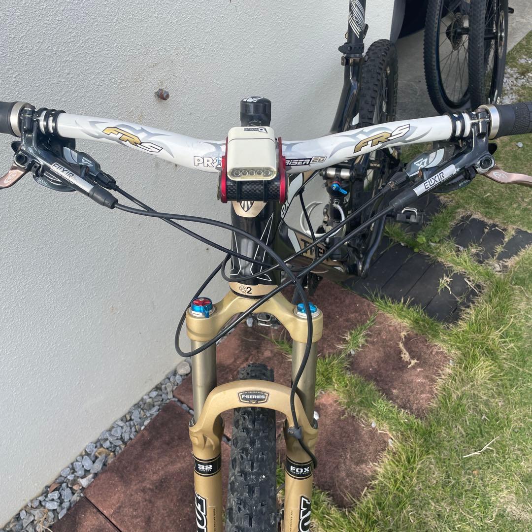 トレック フューエル EX 9.7 OCLVカーボン