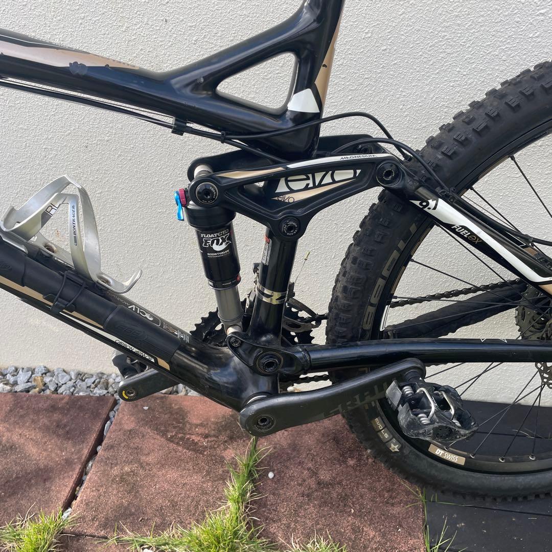 トレック フューエル EX 9.7 OCLVカーボン