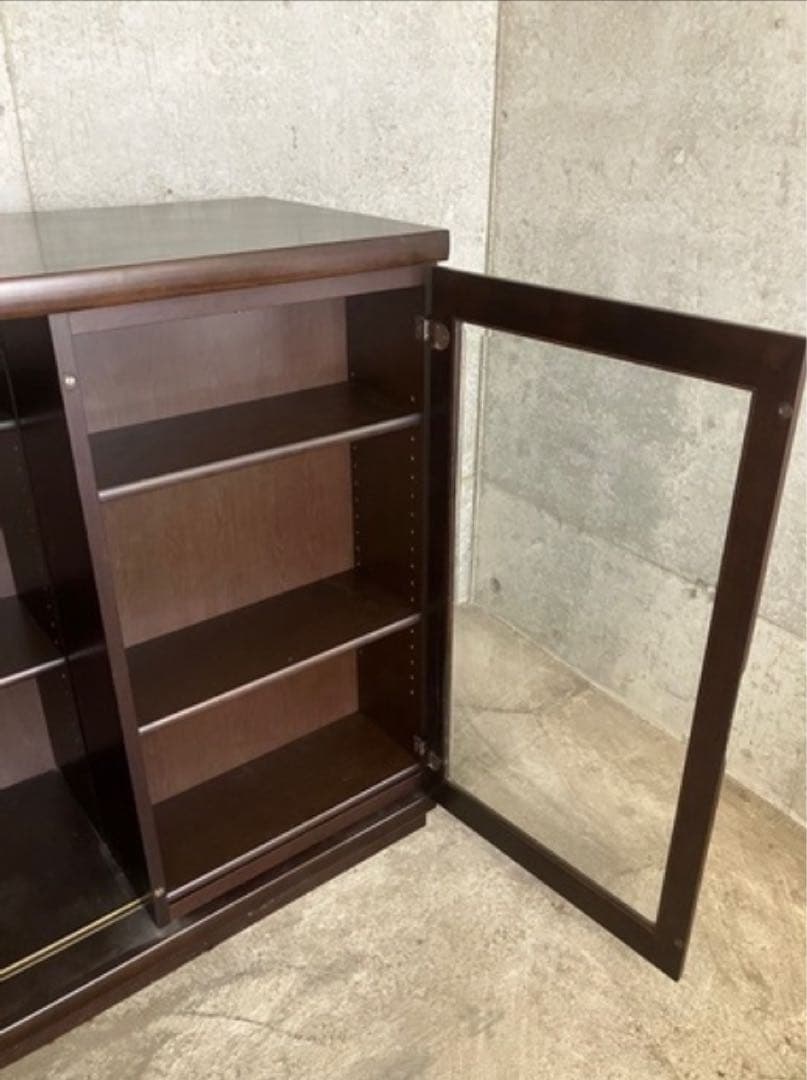 【更にお値下げ】ダークブラウン木製キャビネット【本棚、コレクションケース】